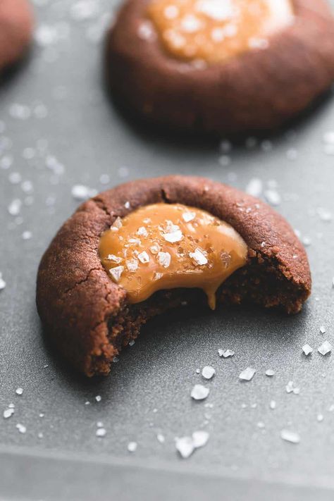 Thumbprint Cookies Chocolate, Caramel Thumbprint Cookies, Specialty Cookies, Chocolate Thumbprint Cookies, Thumbprint Cookies Recipe, Salted Caramel Chocolate, Caramel Pecan, Cookies Chocolate, Caramel Chocolate