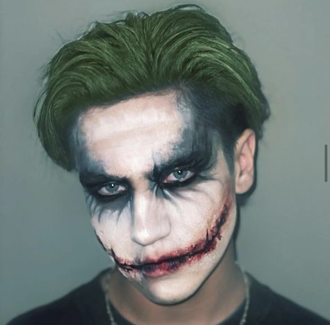 Simple Joker Makeup For Men, The Joker Makeup For Men, Joker Cosplay Men, Joker Makeup Man, Joker Makeup For Men, Joker Halloween Makeup Men, Makeup Halloween Hombre, Joker Costume Men, Joker Makeup Men