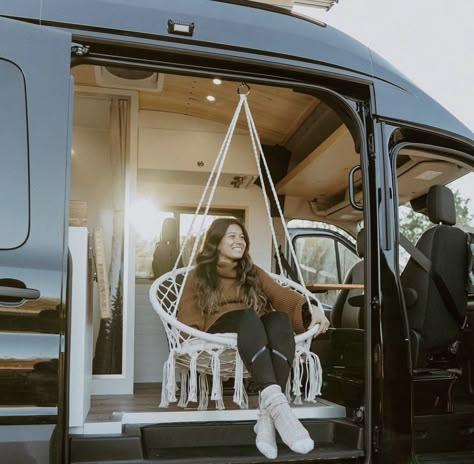 Van Hammock Bed, Volkswagen Van Life, Van Life Interior Boho, Van Living Aesthetic, Van Life Outfits, Van Life Bed, Van Life Ideas, Ducato Camper, Campervan Ideas