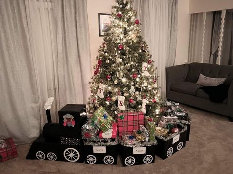 The gift train 🎁🎄 Christmas Train For Gifts, Gift Train Christmas, Christmas Train For Presents, Christmas Gift Train Diy, Train Christmas Presents, Christmas Gift Wrapping Train, Train Gift Wrapping Ideas, Train Wrapping Ideas, Diy Christmas Present Train