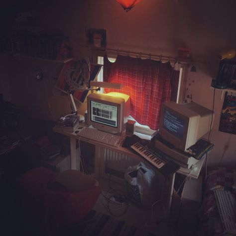 Lo-fi Wallpaper, Lo-fi Aesthetic, Lo Fi Music, Recording Studio Home, Home Studio Music, Ambient Music, Neon Aesthetic, Paris At Night, Lo Fi