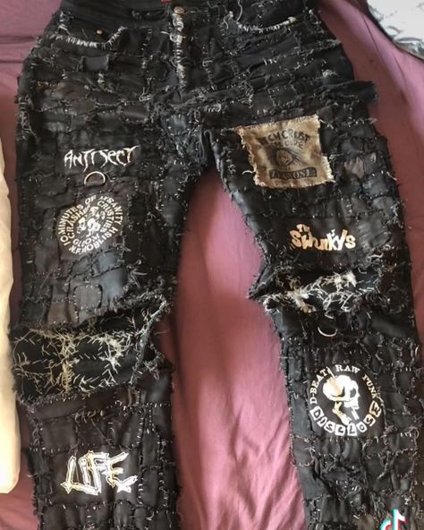 Baggy Punk Pants, Japanese Crust Punk, Baggy Crust Pants, Diy Punk Pants, Crust Pants Ideas, Crust Punk Jacket, Crust Skirt, Punk Pants Diy, Crust Vest