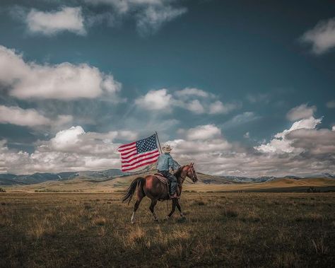 Cowboy Desktop Wallpaper, Country Music Aesthetic, Ranch Aesthetic, Western Aesthetic Wallpaper, Western Horseman, Western Prints, American Cowboy, Only In America, Home Photography