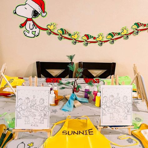 Peanuts- Charlie Brown Christmas Birthday Party Ideas | Photo 2 of 7 | Catch My Party A Charlie Brown Christmas Party, Peanuts Christmas Party, Peanuts Party Ideas, Peanuts Birthday Party Ideas, Snoopy Birthday Party Ideas, Charlie Brown Christmas Party, Christmas Birthday Party Ideas, Charlie Brown Christmas Decorations, Christmas Decir