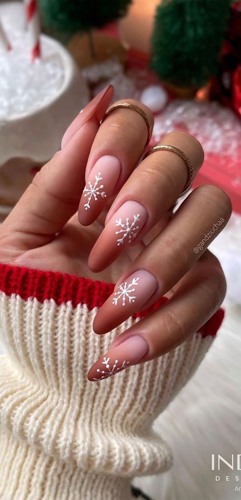 Christmas Nails 2022, Christmas Snowflakes Nails, Nail Noel, Christmas Tree Nails, Red Christmas Nails, Plaid Nails, Nail Colors Winter, Cute Christmas Nails, Christmas Nails Easy