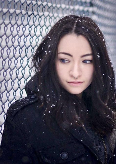 Jodelle Ferland Dark Matter Tv Series, Good Luck Chuck, Jodelle Ferland, Brunette Actresses, Actress Wallpaper, Cedric Diggory, Dark Brown Hair Color, Dark Matter, Scarlett Johansson