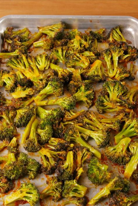 Bang Bang Broccoli, Best Roasted Broccoli, Swank Diet, Roast Broccoli, Roasted Broccoli Recipe, How To Cook Broccoli, Broccoli Recipe, Roasted Broccoli, Veggie Side Dishes