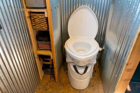 RV Composting Toilet: How to Use and Dump the Nature's Head Composting Toilet Tiny Houses, Off Grid Bathroom, Tiny House Toilet, Incinerating Toilet, Diy Composting Toilet, Tiny House Hotel, Grey Water System, Tiny House Blog, Composting Toilets