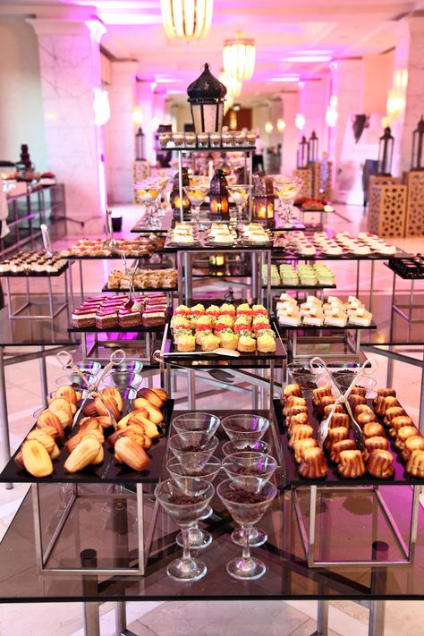 endless dessert buffet. Buffet Luxury, Hotel Dessert, Desserts Buffet, Luxury Desserts, Desert Buffet, Hotel Buffet, Dessert Buffet, Buffet Food, Four Season