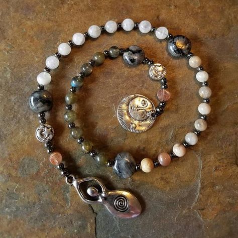 Witches Rosary, Prayer Beads Diy, Happy Yule, Witches Ladder, Pagan Magick, Spiral Goddess, Pagan Prayer Beads, Pagan Prayer, Wiccan Crafts