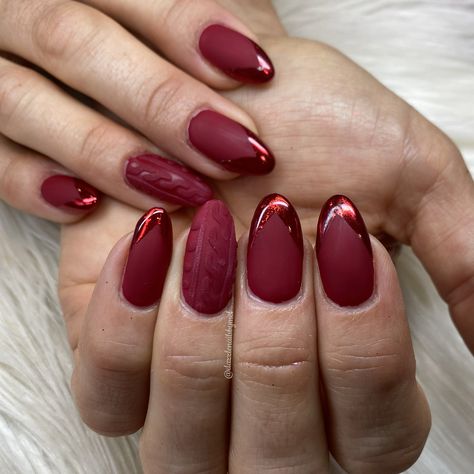 Beautiful red nails with matte top coat with red chrome tips and a sweater nail. Perfect for Christmas! Matte Nails With Chrome Tips, Christmas Nails With Chrome Powder, Chrome Sweater Nails, Red Chrome Tips, Red Crome Nails Design, Red Chrome Nails Christmas, Mat Red Nails, Red Chrome Christmas Nails, Red Sweater Nails