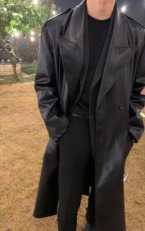 Black Aesthetic Mens Fashion, Men Outfits Aesthetic Black, Men Artist Outfit, Leather Trench Coat Outfit Men, Leather Coat Outfit Men, Mens Dark Fashion, Kpop Men Fashion, Leather Shirt Men, Ootd Asian