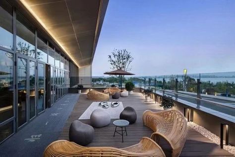 Balcony Design Exterior, Rooftop Penthouse, Rooftop Decor, Balcony House, Rooftop Ideas, Penthouse Design, House With Balcony, Furniture Selection, Outdoor Space Design