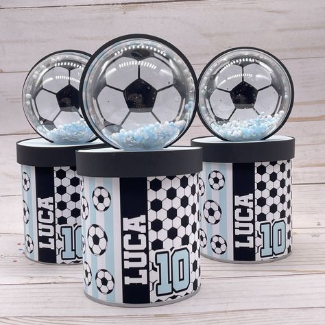 Soccer Craft Ideas, Boys Soccer Birthday Party, Soccer Birthday Party Ideas, Soccer Team Mom, Batman Themed Birthday Party, Soccer Party Decorations, Soccer Crafts, Soccer Party Favors, Soccer Theme Parties