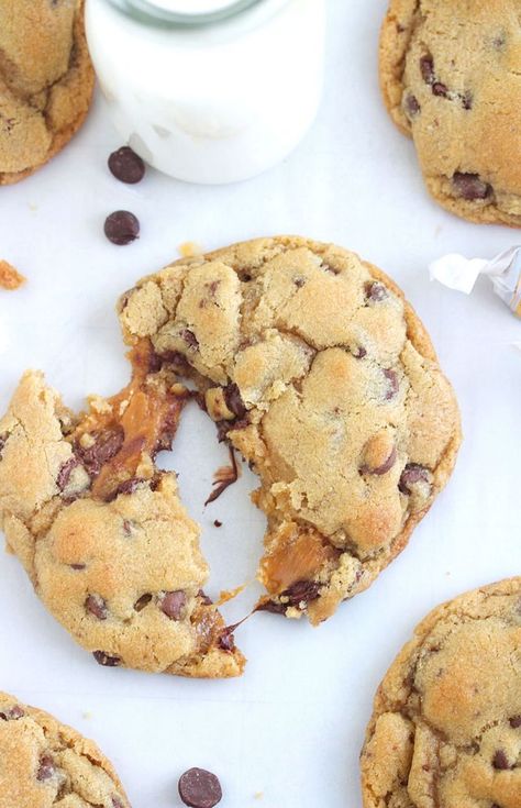 Chocolate Chip Cookies Martha Stewart, Stuffed Cookies Recipes, Carmel Chocolate Chip Cookies, Salted Caramel Cookies Recipe, Recipe With Caramel, Quick Chocolate Chip Cookies, Chocolate Chip Recipe, Stuffed Chocolate Chip Cookies, Chip Recipe