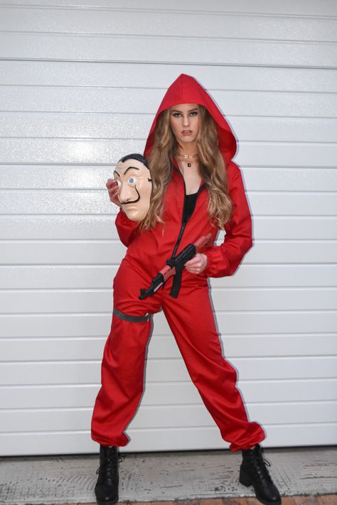 Casa De Papel Costume Ideas, Money Heist Costume Women, Money Heist Outfit, Money Heist Costume, Heist Costume, Disfarces Halloween, Carnaval Outfit, Halloween Costumes 2022, Cute Group Halloween Costumes