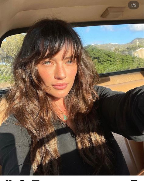 Jess Lee Buchanan, Wavy Hair With Bangs, Swept Bangs, Hair With Bangs, Haircut And Color, Girl Day, Hairstyles With Bangs, Wavy Hair, Hair Inspo