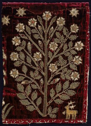 Fragment        Possibly English, 16th century         England (possibly)  Dimensions      21 x 29.5 cm (8 1/4 x 11 5/8 in.)  Medium or Technique      Appliquéd silk velvet appliquéd and embroidered with metallic threads Medieval Embroidery, Vintage Book Covers, Crazy Quilting, Gold Work, Antique Textiles, Museum Of Fine Arts, Embroidery Inspiration, Silk Velvet, Art Plastique