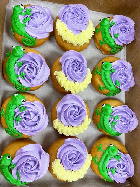 Rapunzel Cupcakes Ideas, Cupcake Themes, Tangled Quince, Tangled Cupcakes, Rapunzel Cupcakes, Rapunzel Pascal, Rapunzel Birthday, Rapunzel Birthday Party, Rapunzel Party