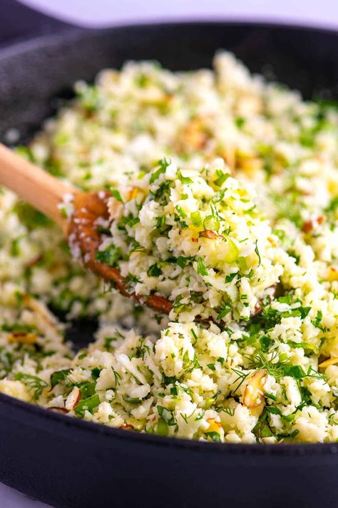 Garlic Herb Cauliflower Rice Flavored Cauliflower Rice, Rice Receipes, Aip Veggies, Pasta Vegetariana, Cauli Rice, Cauliflower Rice Recipes, Garlic Herb, Idee Pasto Sano, Cauliflower Recipes