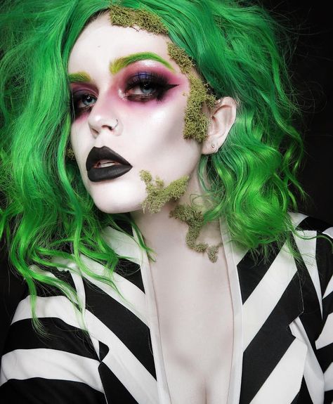 Cult Classic Halloween Costumes, Beetlejuice Halloween Costume, Creative Handicraft, Beetlejuice Makeup, Makeup Zombie, Makeup Clown, Beetlejuice Costume, Halloweenský Makeup, Halloween Make-up Looks