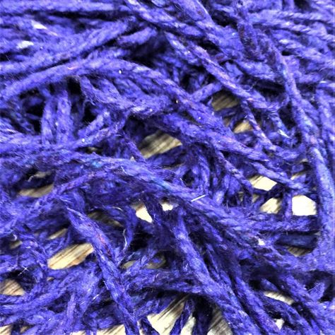 How to untangle yarn Crocheting Needles, Crochet Tools, Ribbon Yarn, Linen Yarn, Learn How To Knit, Crochet Needles, Knitted Wit, Yarn Bowl, Silk Yarn