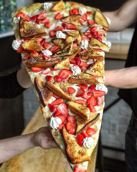 Toronto Chick-Fil-A: Photos From Inside The Very First Canadian Location - Narcity Pizza For Breakfast, Toast Pizza, Extreme Food, Canada Food, Toronto Food, Toronto Restaurants, Food Crush, Did You Eat, Breakfast Pizza