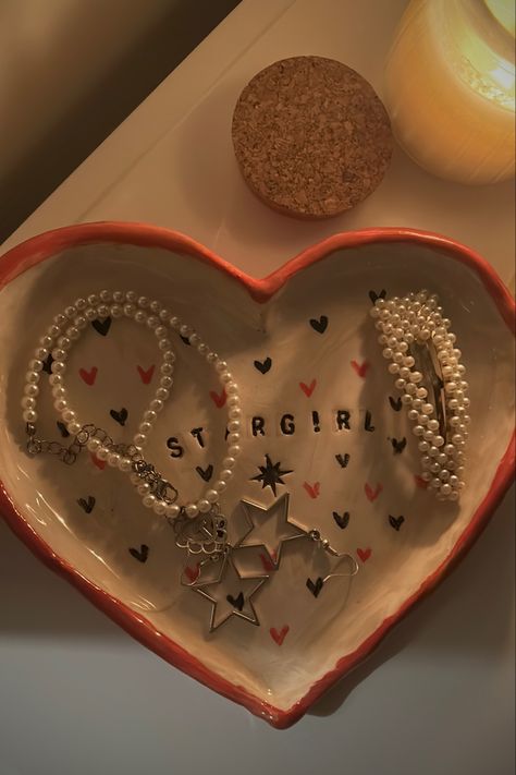 Heart Plate Pottery, Lana Del Rey Ceramic, Heart Pottery Painting Ideas, Heart Plate Pottery Painting, Clay Ideas Plate, Heart Clay Ideas, Clay Heart Ideas, Clay Plates Ideas, Heart Ceramics Ideas