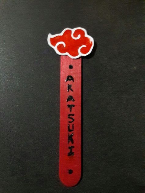 NARUTO akatsuki Bookmarks This is for fans of Naruto :3 Akatsuki Bookmark, Itachi Uchiha Bookmark, Diy Naruto Decor, Naruto Diy Gift, Naruto Gift Ideas Diy, Cute Bookmarks Diy Creative, Naruto Crafts Diy, Naruto Bookmark Diy, Bookmarks Handmade Anime