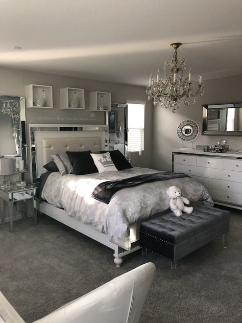 Grey Room Ideas Bedroom, White And Silver Bedroom, Grey And White Room, Silver Bedroom Decor, Grey Bedroom Set, Black And Grey Bedroom, Black Bedroom Decor, Silver Bedroom, Grey Bedroom Decor