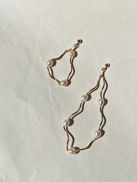 Current Earrings – Marida Jewelry Silver Bead Jewelry, Gold Wire Earrings Diy, Small Diy Earrings, Jewelry Making Accessories, Making Earrings Diy Handmade Jewelry, Wire Pearl Earrings, Simple Handmade Earrings, Trendy Handmade Jewelry, Diy Jewelry Business