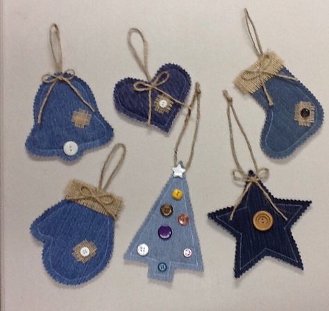 Denim Ornaments  I made these with leftovers from other projects. You will need: denim, batting, buttons, jute, & burlap. Denim Ornaments, Juleverksted For Barn, Blue Jeans Crafts, Jean Crafts, Denim Crafts, Christmas Ornament Crafts, Christmas Sewing, Handmade Christmas Ornaments, Ornament Crafts