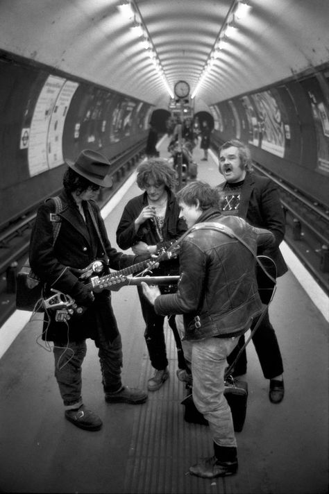 26 Delightful Pictures Of The London Underground In The ’70s And ’80s [PHOTOS]: -- Photographer Bob Mazzer has been documenting the London Underground for 40 years. London In The 80s, 70s Bob, London 80s, 80s Bob, Lise Sarfati, London Cheap, 80s Photos, London Tube, Retro Pictures