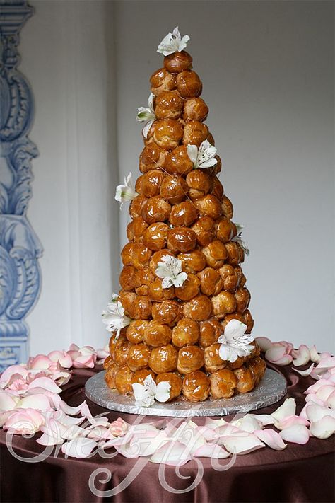 Croque Em Bouche | Looking for something really special? Try a Croque-En-Bouche. It’s a ... French Wedding Cakes, Puff Dessert, Choux Buns, Pavlova Cake, Wedding Cake Alternatives, Croquembouche, Baking Basics, Wedding Cake Ideas, In The Now