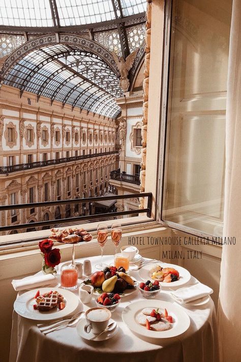 Lavish suites & 2 refined restaurants in a swanky hotel set in the Galleria Vittorio Emanuele II. #restaurant #city #citytrip #holidays #travel #traveltips #traveling #food #creative #color #abstractart #coffee #jamonit #drinks #milan #breakfast Galleria Vittorio Emanuele, Galleria Vittorio Emanuele Ii, Italy Hotels, Italian Lakes, Ideal Of Sweden, Lake Como Italy, Small Room Design, Town House, Cheap Hotels