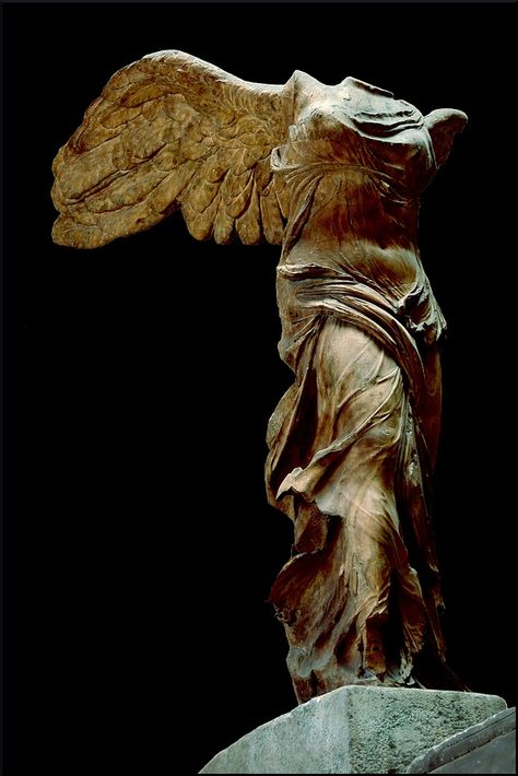 Winged Victory of Samothrace c. 220–190 BC. Parian marble. Louvre Museum Goddess Nike, The Winged Victory, Nike Of Samothrace, Winged Victory Of Samothrace, Winged Victory, Hellenistic Period, Greek Statues, Ancient Sculpture, Plastic Art