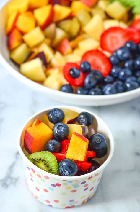 Best Fruit Salad Recipe for Kids - Make the best fruit salad for kids today! We will show you tips and tricks to getting kids to enjoy and eat fresh fruit more often. Fruit Salad For Kids, Salads For Kids, Fruit Leather Recipe, Easy Fruit Salad Recipes, Berry Fruit Salad, Best Fruit Salad, Easy Toddler Meals, Fruit Salad Recipe, Kids Vegetables