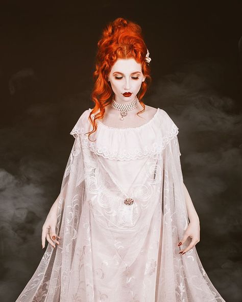 Ginger Vampire, Redhead Vampire, Dracula Makeup, Lucy Westenra, Pink Purple Hair, Female Vampire, Pale Girl, Strawberry Blonde, Pale Skin