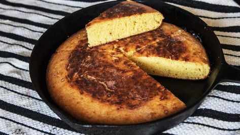 Pableaux Johnson’s Secrets to Making Buttery Cast Iron Skillet Cornbread with Papa’s Corn Bread Recipe Buttermilk Skillet Cornbread, Cream Cornbread, Sour Cream Cornbread, Trisha's Southern Kitchen, Trisha Yearwood Recipes, Skillet Cornbread, Trisha Yearwood, Cornbread Recipe, Creamed Corn