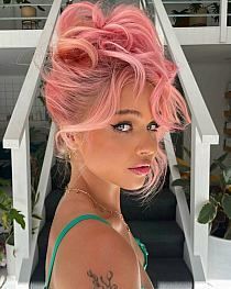 Pink Hair With Root Smudge, Pink Hair Outfit What To Wear With, Weird Hair Colors, Pink Hair Hairstyles, Candy Pink Hair, Pink And Blonde Hair, Flamingo Hair, Baby Pink Hair, Rose Pink Hair