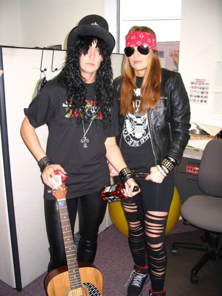 Axl & Slash - Guns n' Roses - DIY Halloween costumes 2009 Axel Rose And Slash Costume, Axel Rose Costume, Rockstar Costume Women, Slash Costume, Dyi Costume, Purim Costume, Nascar Costume, Rockstar Costume, Halloween Costumes You Can Make