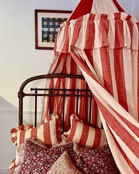 Circus Room, Circus Nursery, Kids Canopy, English Interior, Studio Chairs, Kids Room Inspiration, Bed Canopy, Big Girl Rooms, Apartment Inspiration