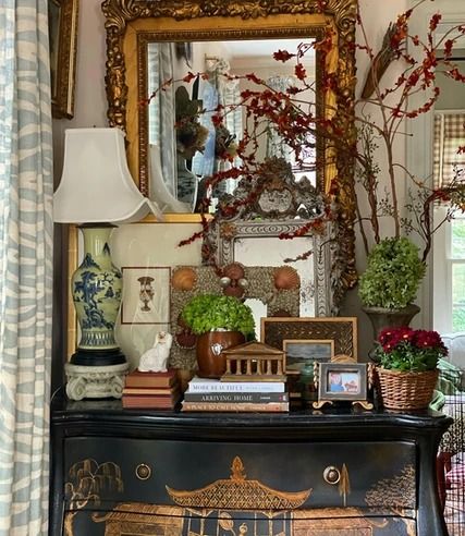 Fall vignette | Gallery Vignette Styling, Fall Vignettes, Space Gallery, Casas Coloniales, Kitchen Gallery, Bedroom Views, Artwork Gifts, Cozy Corner, Cozy Space