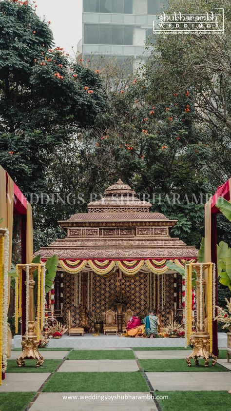 Traditional South Indian Wedding Mandap, Mantapa Decoration South Indian, Mantapa Designs, South Indian Temple Wedding, Indian Temple Wedding, Mandap Backdrop, Indian Wedding Mandap, South Indian Temple, Wedding Stage Design