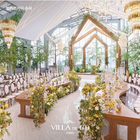 Light Yellow Weddings, Wedding Ambiance, Dream Wedding Reception, Wedding Hall Decorations, Simple Wedding Decorations, Secret Garden Wedding, Wedding Planning Timeline, Wedding Design Decoration, Wedding Aisle Decorations