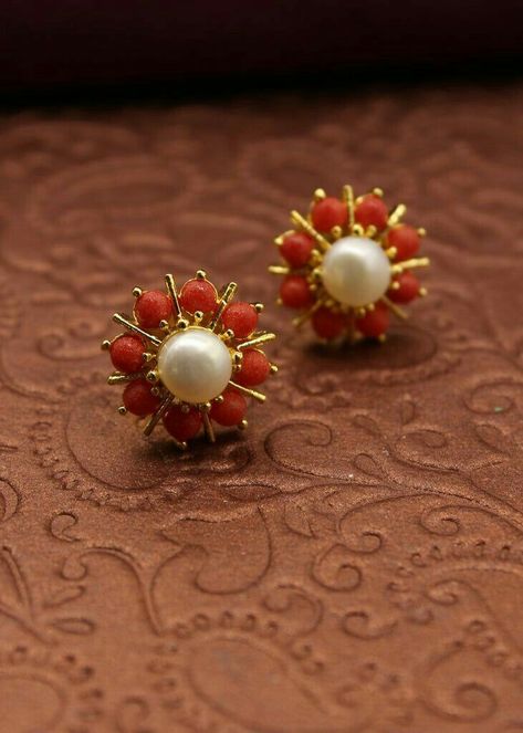 Small Earrings Gold, Coral Jewelry Set, New Gold Jewellery Designs, Gold Earrings Models, Antique Gold Jewelry Indian, Fancy Jewelry Necklace, Modern Gold Jewelry, Jewelry Set Design, Beaded Necklace Designs