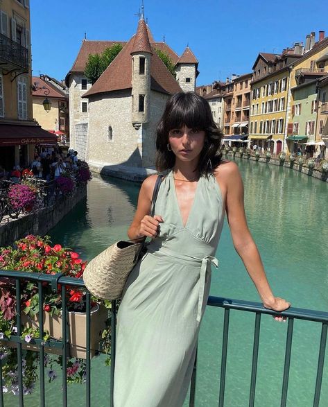 Justine Soranzo, French Girl Outfits, Annecy France, France Outfits, French Girl Style, Pic Pose, Warm Weather Outfits, Summer Pictures, French Girl