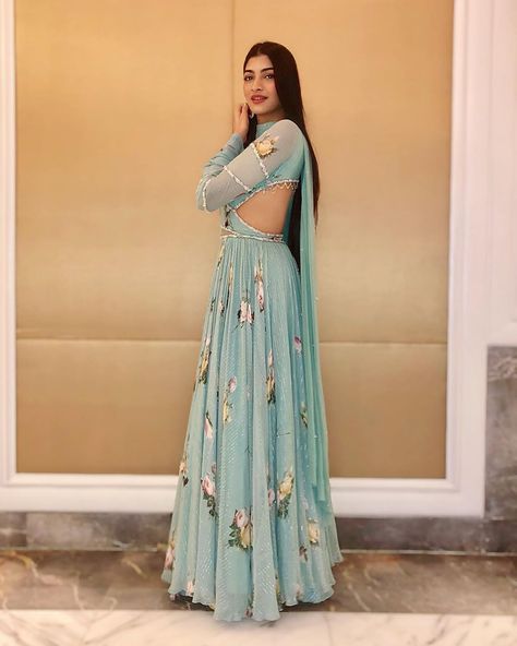 Hanna S Khan on Instagram: “Feeling like a whimsical summer dream 🌸 in this flirty floral , pearl sequinned , cut out anarkali . Get ready to conquer those summer…” Mahima Mahajan, Wedding Wardrobe, Anarkali Dress Pattern, Designer Kurti Patterns, Traditional Indian Dress, Stylish Short Dresses, Casual Indian Fashion, Indian Dresses Traditional, Traditional Indian Outfits