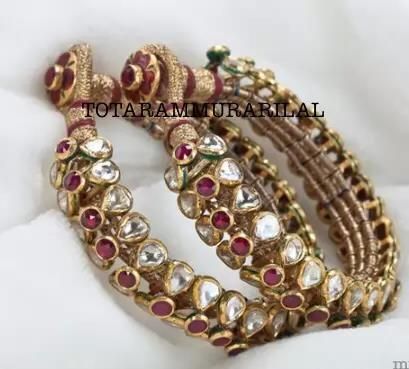 Rajputi Jewellery, Gold Bangles Indian, Kundan Jewellery Set, Kundan Bangles, Antique Jewellery Designs, Antique Bridal Jewelry, Antique Jewelry Indian, Wedding Jewellery Collection, Bangles Jewelry Designs