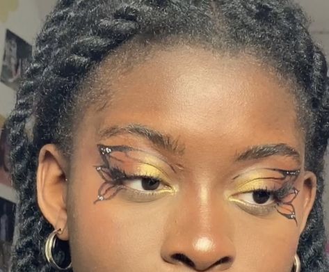 #aesthetic #makeup #butterfly Orange Butterfly Eye Makeup, Gold Butterfly Makeup, Monarch Makeup, Monarch Butterfly Makeup, Butterfly Eye Makeup, Butterfly Halloween Costume, Makeup 2024, Character Customization, Butterfly Eyes